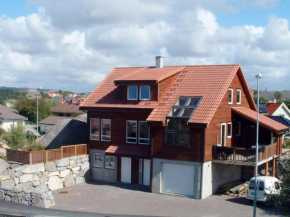 Four-Bedroom Holiday home in Sirevåg